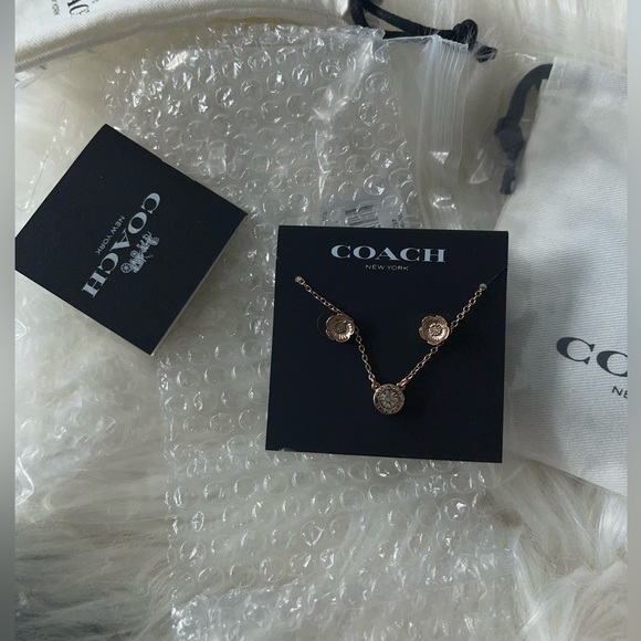 Open Circle Necklace And Tea Rose Stud Earrings Set - Picture 4 of 11